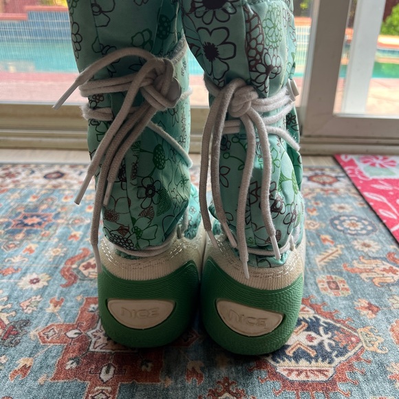 Women's Retro Moon Boots- Green - Picture 2 of 3